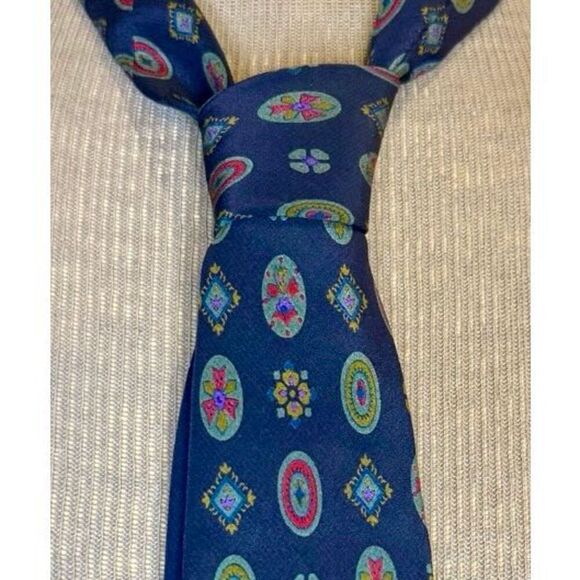 Yves Saint Laurent Men’s 100% Silk Necktie - Picture 5 of 9